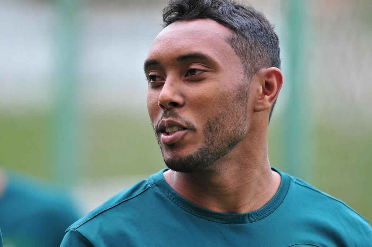 Com muitas novidades, Amrica se apresentou para a temporada 2016 na tarde desta tera-feira, no Lanna Drumond. Na imagem, o volante Claudinei.