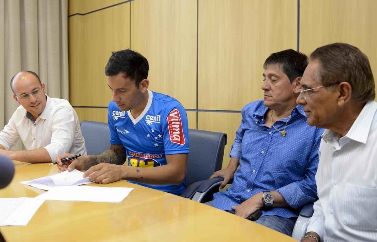 Cruzeiro se reapresentou nesta quarta-feira, na Toca da Raposa II, com novidades