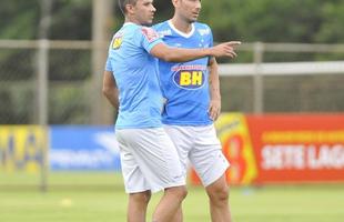 Pela primeira vez em 2016, os jogadores do Cruzeiro foram a campo na Toca da Raposa II. Entretanto, a bola rolou apenas pela manh, com treino tcnico. A tarde desta sexta-feira foi reservada a atividades orientadas pelos preparadores fsicos.