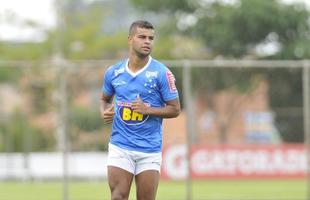 Pela primeira vez em 2016, os jogadores do Cruzeiro foram a campo na Toca da Raposa II. Entretanto, a bola rolou apenas pela manh, com treino tcnico. A tarde desta sexta-feira foi reservada a atividades orientadas pelos preparadores fsicos.