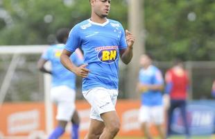 Pela primeira vez em 2016, os jogadores do Cruzeiro foram a campo na Toca da Raposa II. Entretanto, a bola rolou apenas pela manh, com treino tcnico. A tarde desta sexta-feira foi reservada a atividades orientadas pelos preparadores fsicos.