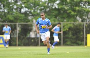 Pela primeira vez em 2016, os jogadores do Cruzeiro foram a campo na Toca da Raposa II. Entretanto, a bola rolou apenas pela manh, com treino tcnico. A tarde desta sexta-feira foi reservada a atividades orientadas pelos preparadores fsicos.