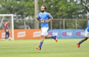 Pela primeira vez em 2016, os jogadores do Cruzeiro foram a campo na Toca da Raposa II. Entretanto, a bola rolou apenas pela manh, com treino tcnico. A tarde desta sexta-feira foi reservada a atividades orientadas pelos preparadores fsicos.