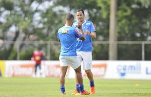 Pela primeira vez em 2016, os jogadores do Cruzeiro foram a campo na Toca da Raposa II. Entretanto, a bola rolou apenas pela manh, com treino tcnico. A tarde desta sexta-feira foi reservada a atividades orientadas pelos preparadores fsicos.