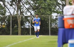 Pela primeira vez em 2016, os jogadores do Cruzeiro foram a campo na Toca da Raposa II. Entretanto, a bola rolou apenas pela manh, com treino tcnico. A tarde desta sexta-feira foi reservada a atividades orientadas pelos preparadores fsicos.