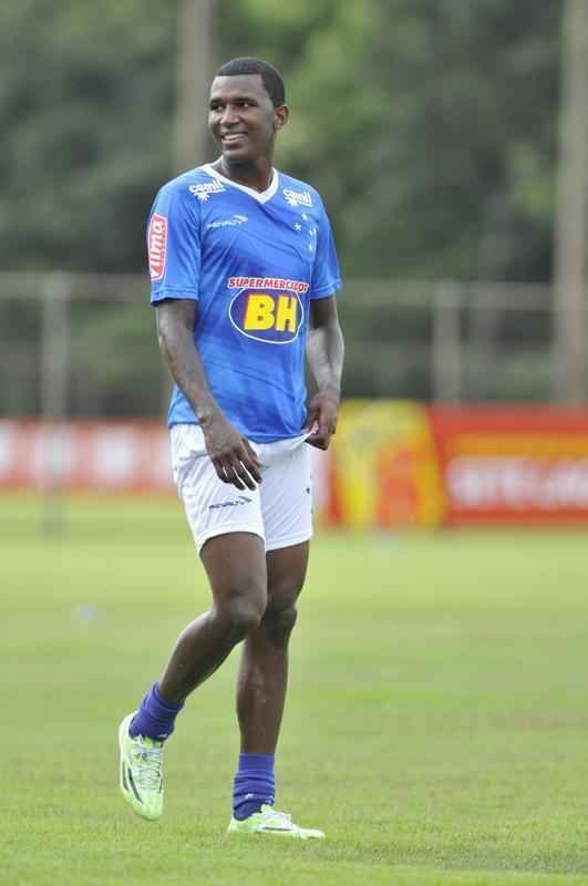 Pela primeira vez em 2016, os jogadores do Cruzeiro foram a campo na Toca da Raposa II. Entretanto, a bola rolou apenas pela manh, com treino tcnico. A tarde desta sexta-feira foi reservada a atividades orientadas pelos preparadores fsicos.