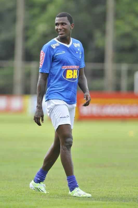 Pela primeira vez em 2016, os jogadores do Cruzeiro foram a campo na Toca da Raposa II. Entretanto, a bola rolou apenas pela manh, com treino tcnico. A tarde desta sexta-feira foi reservada a atividades orientadas pelos preparadores fsicos.