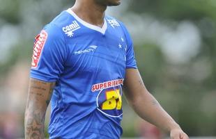 Pela primeira vez em 2016, os jogadores do Cruzeiro foram a campo na Toca da Raposa II. Entretanto, a bola rolou apenas pela manh, com treino tcnico. A tarde desta sexta-feira foi reservada a atividades orientadas pelos preparadores fsicos.