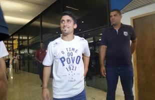 Reforo do Cruzeiro desembarcou em Confins na tarde deste sbado