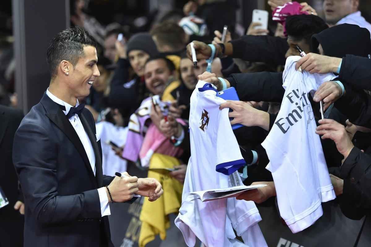 Confira as fotos dos bastidores e da cerimnia da Bola de Ouro