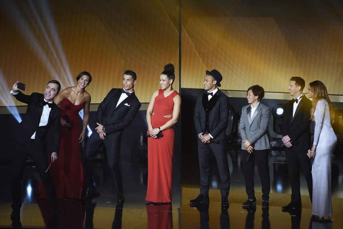 Confira as fotos dos bastidores e da cerimnia da Bola de Ouro