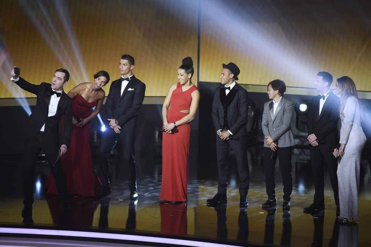 Confira as fotos dos bastidores e da cerimnia da Bola de Ouro