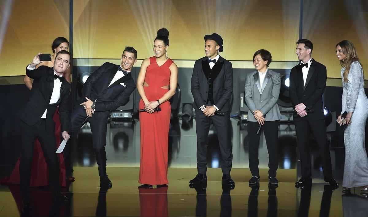 Confira as fotos dos bastidores e da cerimnia da Bola de Ouro