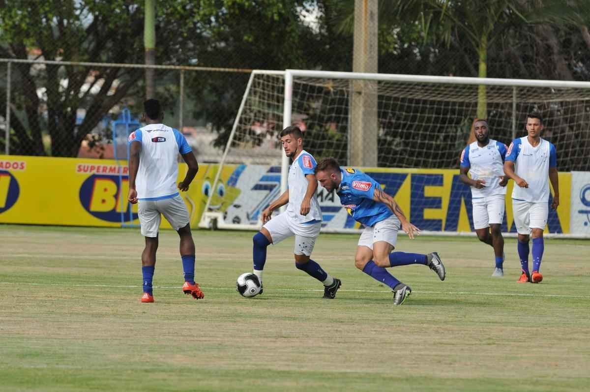 Imagens do treino do Cruzeiro nesta tera-feira na Toca da Raposa II