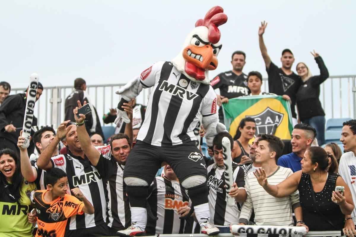 Mascote do Atltico faz sucesso com a torcida em treino antes da estreia do time na Florida Cup