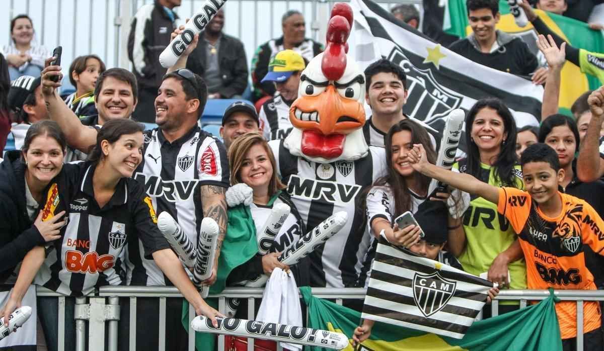 Mascote do Atltico faz sucesso com a torcida em treino antes da estreia do time na Florida Cup