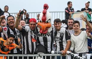 Mascote do Atltico faz sucesso com a torcida em treino antes da estreia do time na Florida Cup