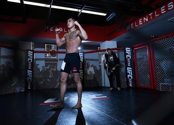 Treino aberto do UFC em Boston - Anthony Pettis, o Showtime, faz pose