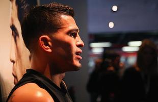 Treino aberto do UFC em Boston - Anthony Pettis, o Showtime, concede entrevista