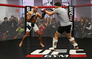 Treino aberto do UFC em Boston - Eddie Alvarez afia trocao na atividade