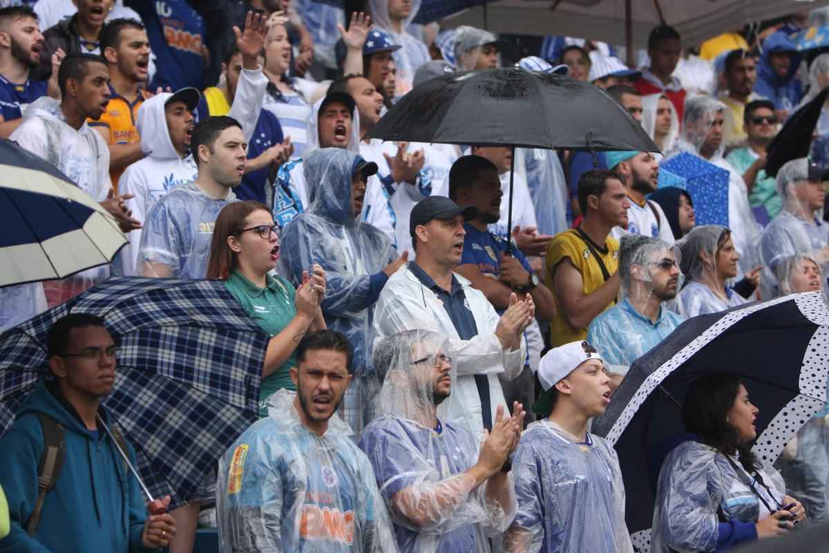 Em dia de forte chuva em Belo Horizonte, atividade foi acompanhada por mil associados