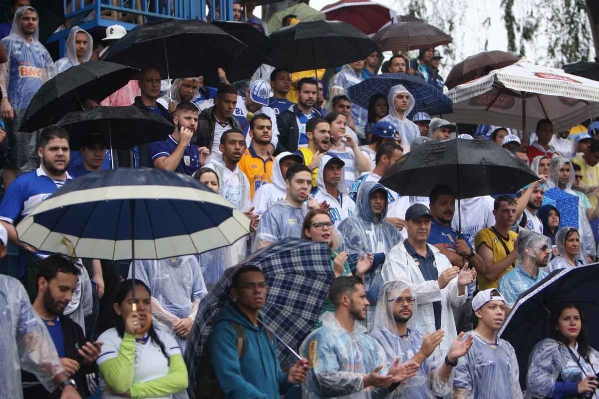 Em dia de forte chuva em Belo Horizonte, atividade foi acompanhada por mil associados