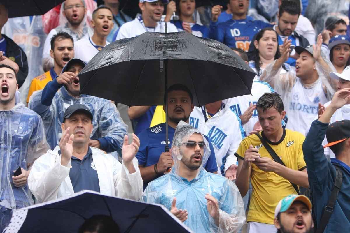 Em dia de forte chuva em Belo Horizonte, atividade foi acompanhada por mil associados