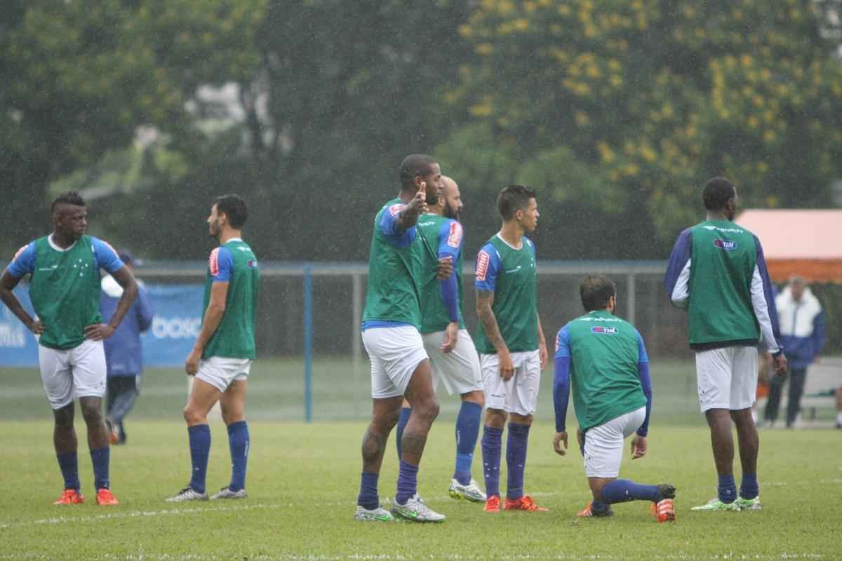 Em dia de forte chuva em Belo Horizonte, atividade foi acompanhada por mil associados