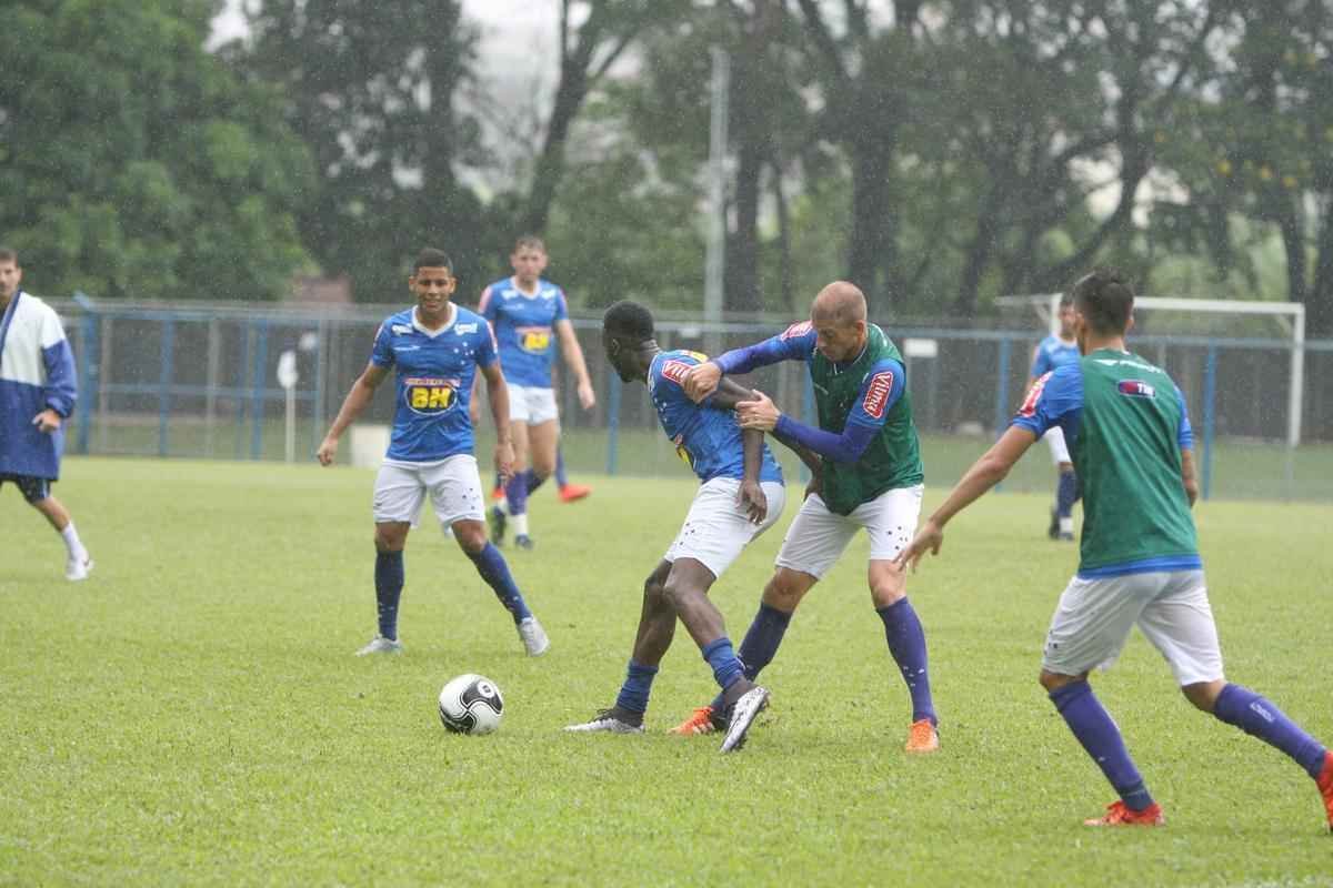 Em dia de forte chuva em Belo Horizonte, atividade foi acompanhada por mil associados