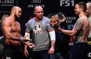 Pesagem do UFC Fight Night 81 - Ilir Latifi e Sean O'Connell trocam presentes