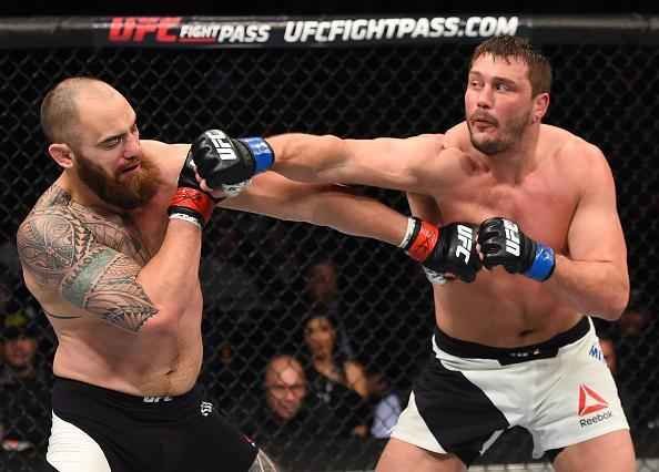 Travis Browne vence Matt Mitrione por nocaute tcnico, a 4min09seg do terceiro round, em luta no UFC em Boston 