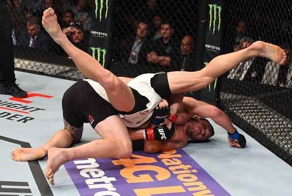 Travis Browne vence Matt Mitrione por nocaute tcnico, a 4min09seg do terceiro round, em luta no UFC em Boston 