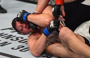 Travis Browne vence Matt Mitrione por nocaute tcnico, a 4min09seg do terceiro round, em luta no UFC em Boston 