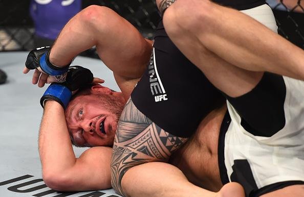 Travis Browne vence Matt Mitrione por nocaute tcnico, a 4min09seg do terceiro round, em luta no UFC em Boston 