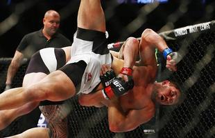 Travis Browne vence Matt Mitrione por nocaute tcnico, a 4min09seg do terceiro round, em luta no UFC em Boston 