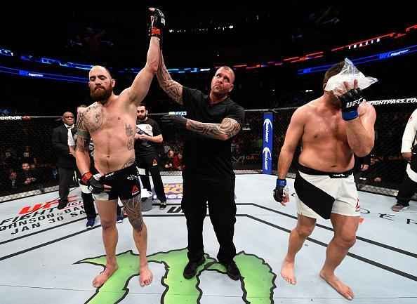 Travis Browne vence Matt Mitrione por nocaute tcnico, a 4min09seg do terceiro round, em luta no UFC em Boston 