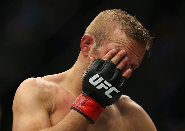 Em luta emocionante e bastante equilibrada, Dominick Cruz supera TJ Dillashaw por deciso dividida dos juzes e recupera cinturo do peso galo do UFC