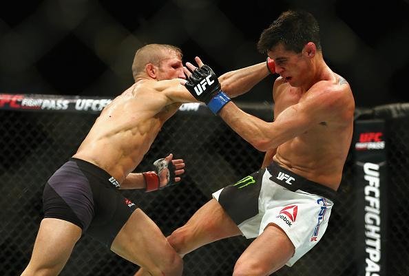 Em luta emocionante e bastante equilibrada, Dominick Cruz supera TJ Dillashaw por deciso dividida dos juzes e recupera cinturo do peso galo do UFC