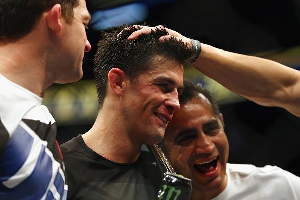 Em luta emocionante e bastante equilibrada, Dominick Cruz supera TJ Dillashaw por deciso dividida dos juzes e recupera cinturo do peso galo do UFC