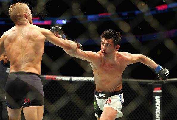 Em luta emocionante e bastante equilibrada, Dominick Cruz supera TJ Dillashaw por deciso dividida dos juzes e recupera cinturo do peso galo do UFC