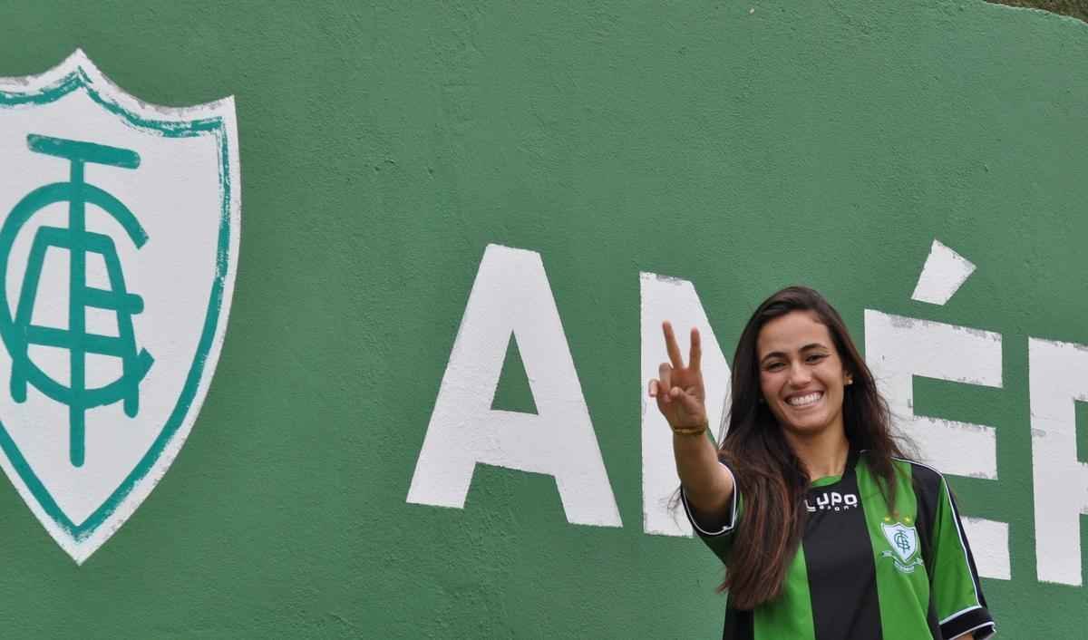 O time feminino do Amrica ganhou um novo reforo para a temporada 2016. A goleira Rubi, ex-So Jos e So Paulo, foi apresentada no CT Lanna Drumond. A nova jogadora do Coelho fez uma sesso de fotos no centro de treinamentos do Coelho.