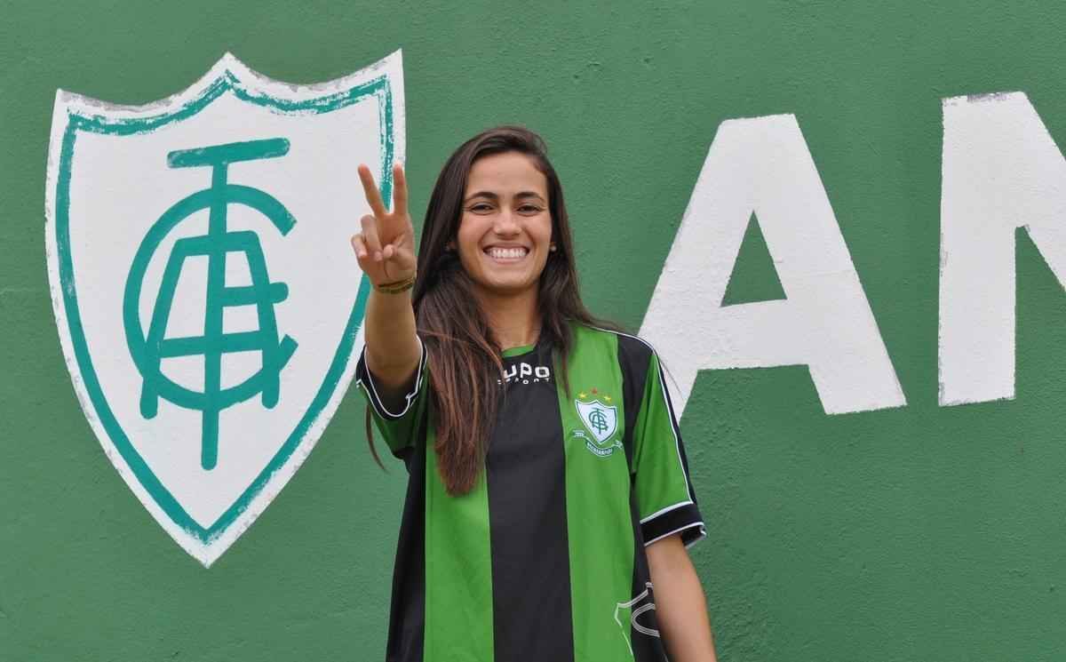O time feminino do Amrica ganhou um novo reforo para a temporada 2016. A goleira Rubi, ex-So Jos e So Paulo, foi apresentada no CT Lanna Drumond. A nova jogadora do Coelho fez uma sesso de fotos no centro de treinamentos do Coelho.