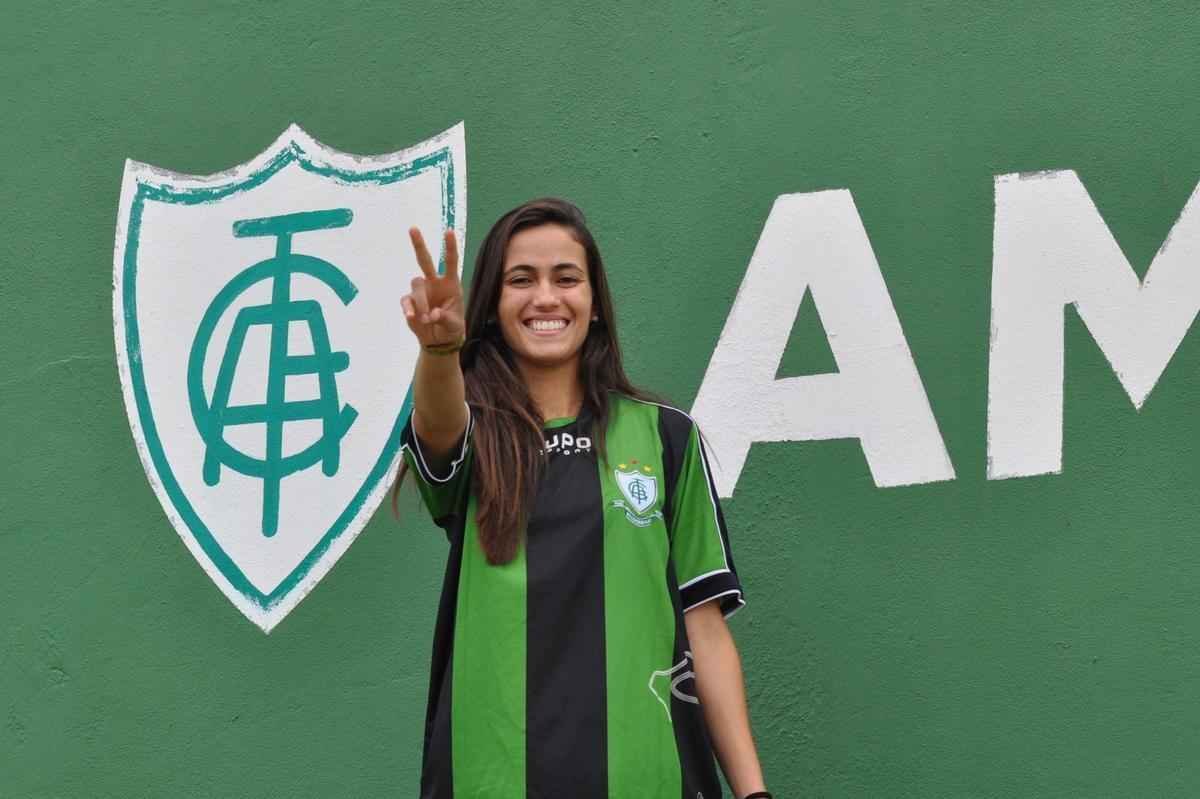 O time feminino do Amrica ganhou um novo reforo para a temporada 2016. A goleira Rubi, ex-So Jos e So Paulo, foi apresentada no CT Lanna Drumond. A nova jogadora do Coelho fez uma sesso de fotos no centro de treinamentos do Coelho.