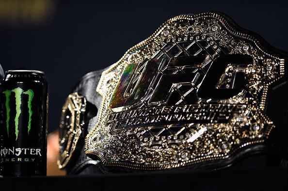 Coletiva do UFC 196 em Las Vegas - Detalhe do cobiado cinturo do UFC