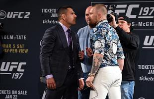 Coletiva do UFC 196 em Las Vegas - Encarada tensa entre Dos Anjos e Conor McGregor