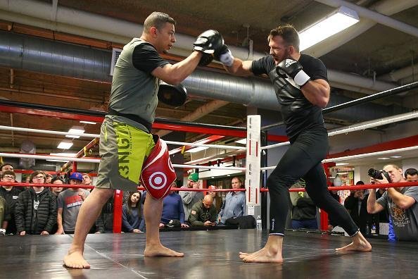 Treino aberto do UFC on Fox 18 - Ryan Bader trabalha com manopla