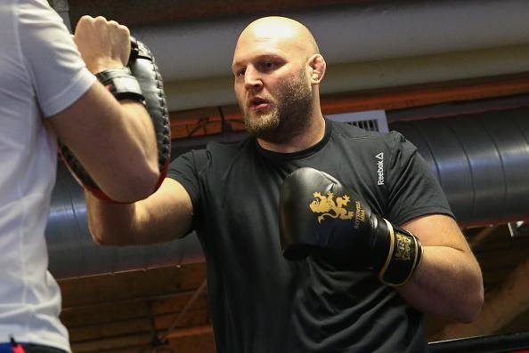 Treino aberto do UFC on Fox 18 - O peso pesado Ben Rothwell na manopla