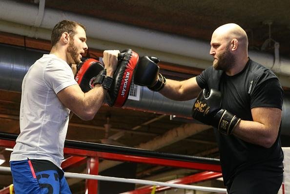 Treino aberto do UFC on Fox 18 - O peso pesado Ben Rothwell na manopla