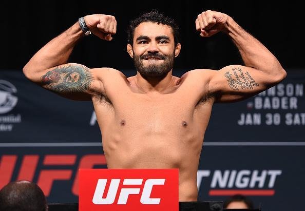Pesagem do UFC on Fox 18 - Mineiro Rafael Sapo bate o peso para o evento