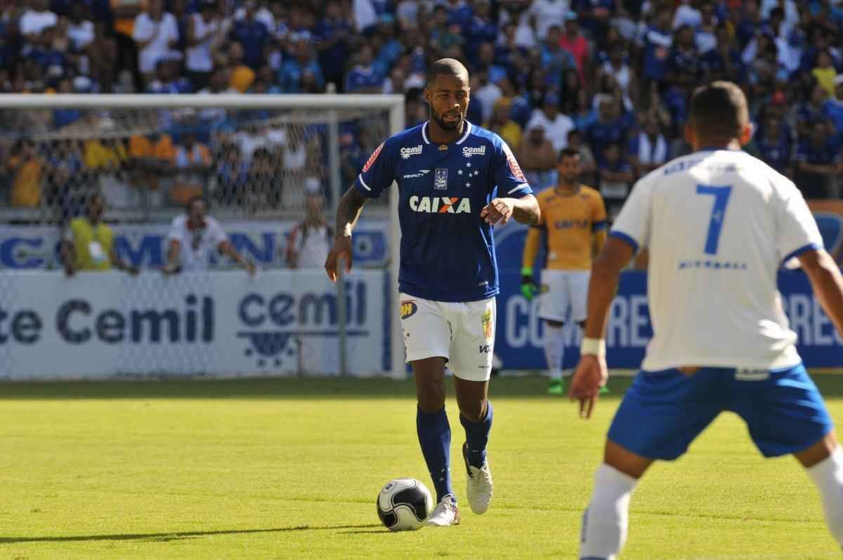 Lances do jogo entre Cruzeiro e URT, no Mineiro, pela primeira rodada do Campeonato Mineiro 2016
